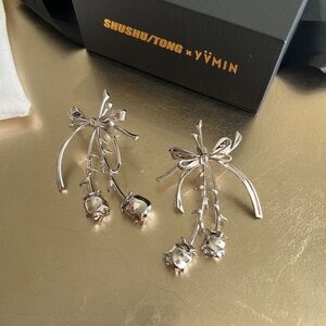 SHUSHU/TONG X YVMIN Silver Rose Thorns & Bow Earrings